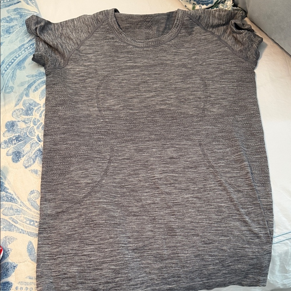 Lululemon Athletica Heathered Gray Short Sleeve Top